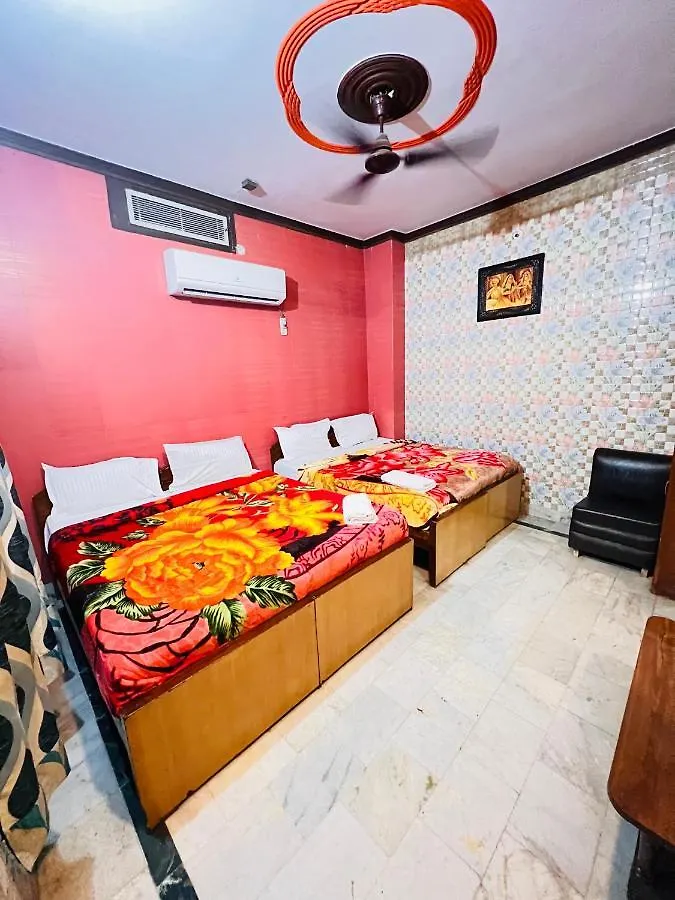 Hotel Rashmi Агра 3*,