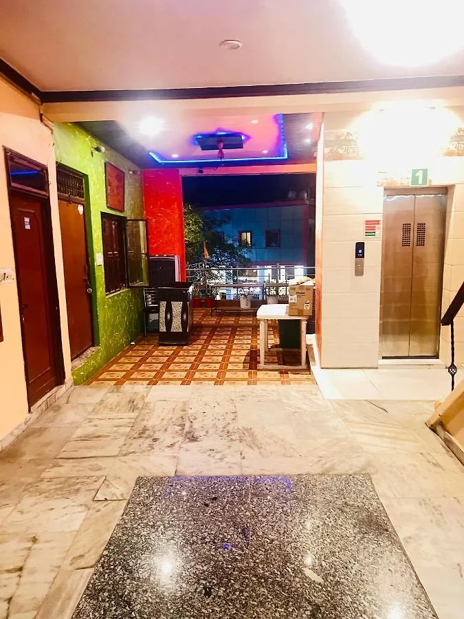 Hotel Rashmi Агра 3*,